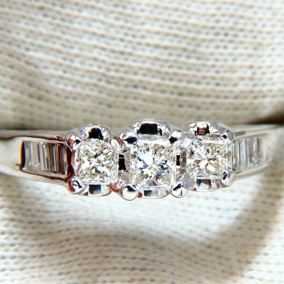 1.30ct Natural Princess Cut Diamonds Ring 14 Karat - Picture 6 of 6